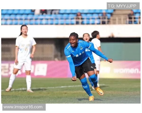 武汉车谷江大女足迎战奥克兰联现场观众人数创下新高达到32318人