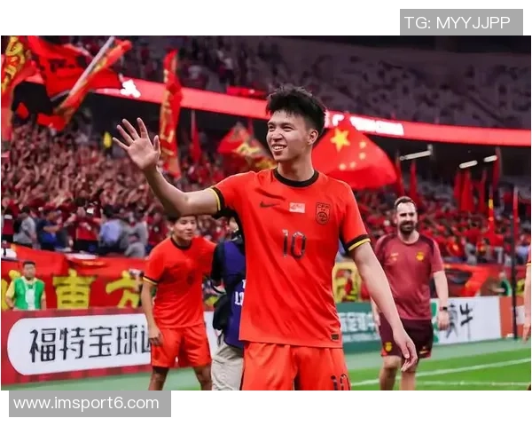 王钰栋19岁生日庆祝照曝光本赛季30场斩获12球荣膺本土射手王 王钰栋19岁生日庆祝照曝光本赛季30场斩获12球荣膺本土射手王